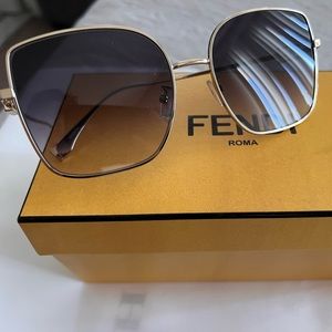 Fendi  Women Sunglasses FE40013U 32B 59